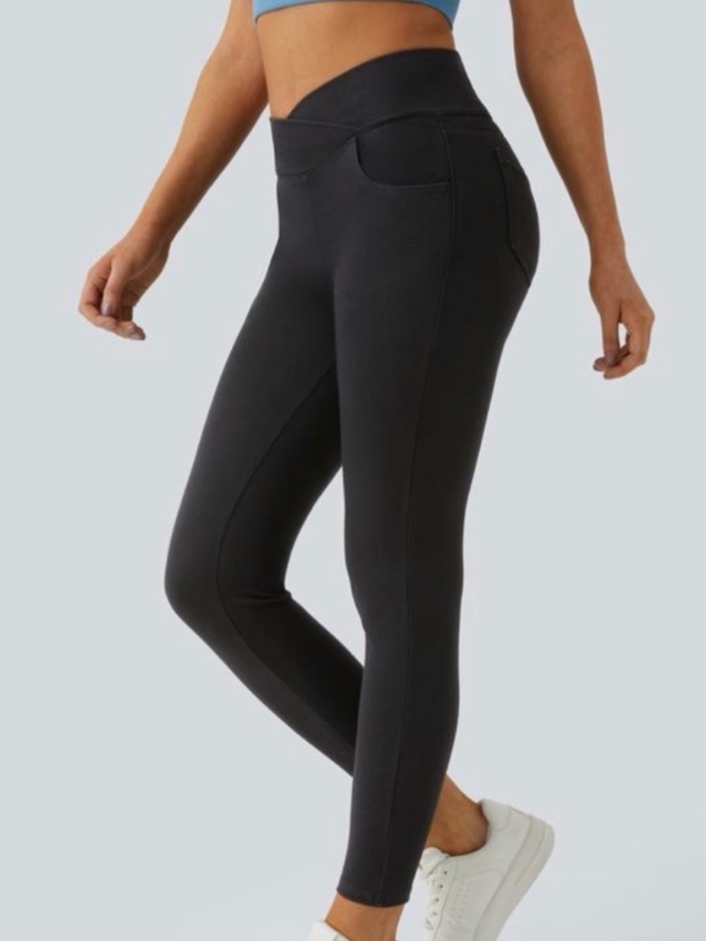 Halara Flex high Waisted Crossover
Pockets Denim 7/8 length Leggings black L